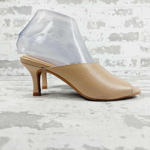 Elegant Tan Heeled Mules - Picture 5 of 12